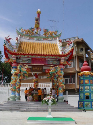 สร้างศาลเจ้า