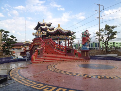 สร้างลานพิธีบูชาเทพเจ้า